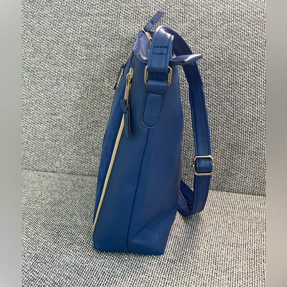 Navy Blue Shoulder Bag with Structured Design and Gold Accents - Picture 5 of 16